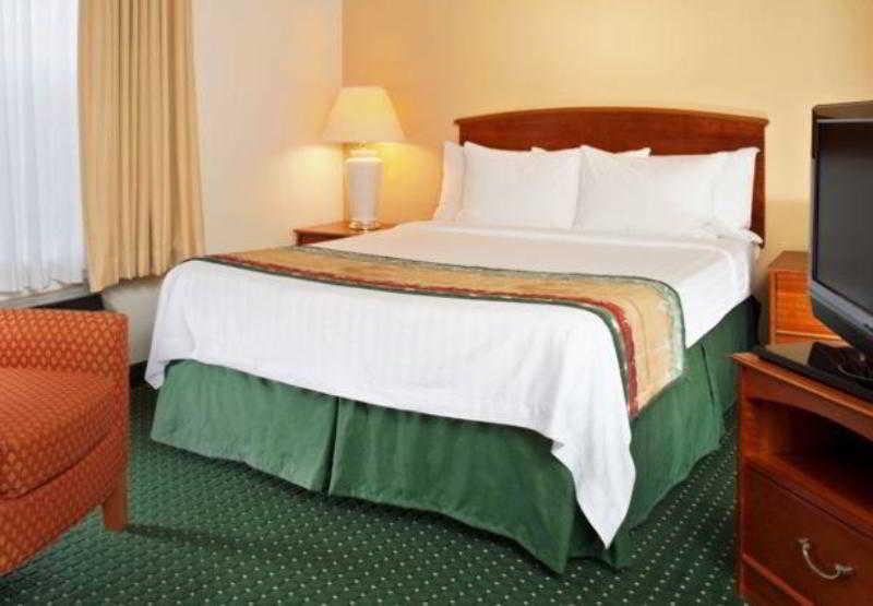 Sonesta Simply Suites Detroit Novi Oda fotoğraf